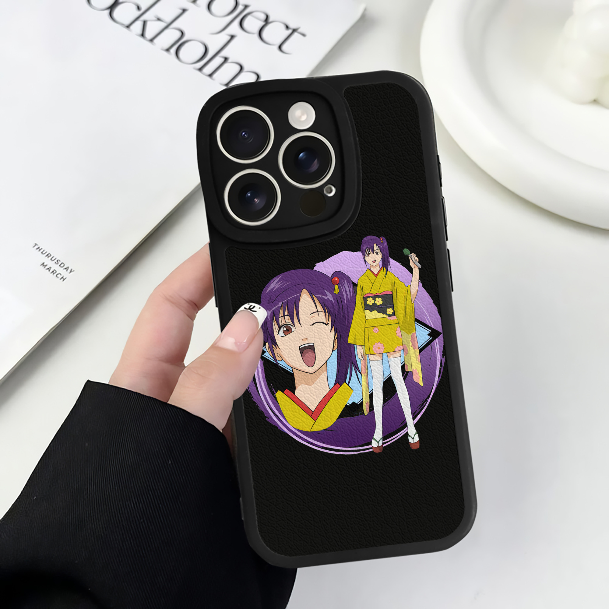（画像用） ぎんたま 坂田銀時（さかたぎんとき） 神楽 志村新八（しむら しんぱち） GINTAMA Sakata Gintoki Kagura Shimura Shinpachi 【iPhone 16シリーズ対応】シリコンスマホケース（レザー調） 材質：シリコン